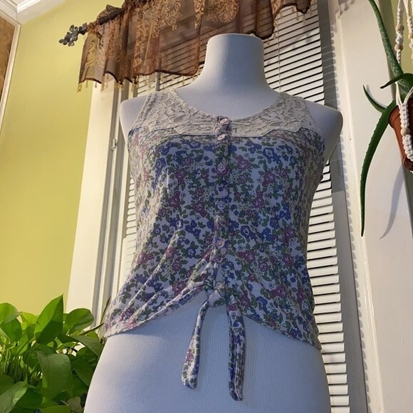 Floral Spring Top - Picture 3 of 9